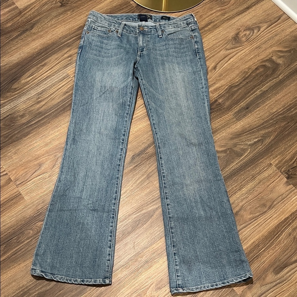 Seven7 Women's Light Wash Flare Jeans NWOT